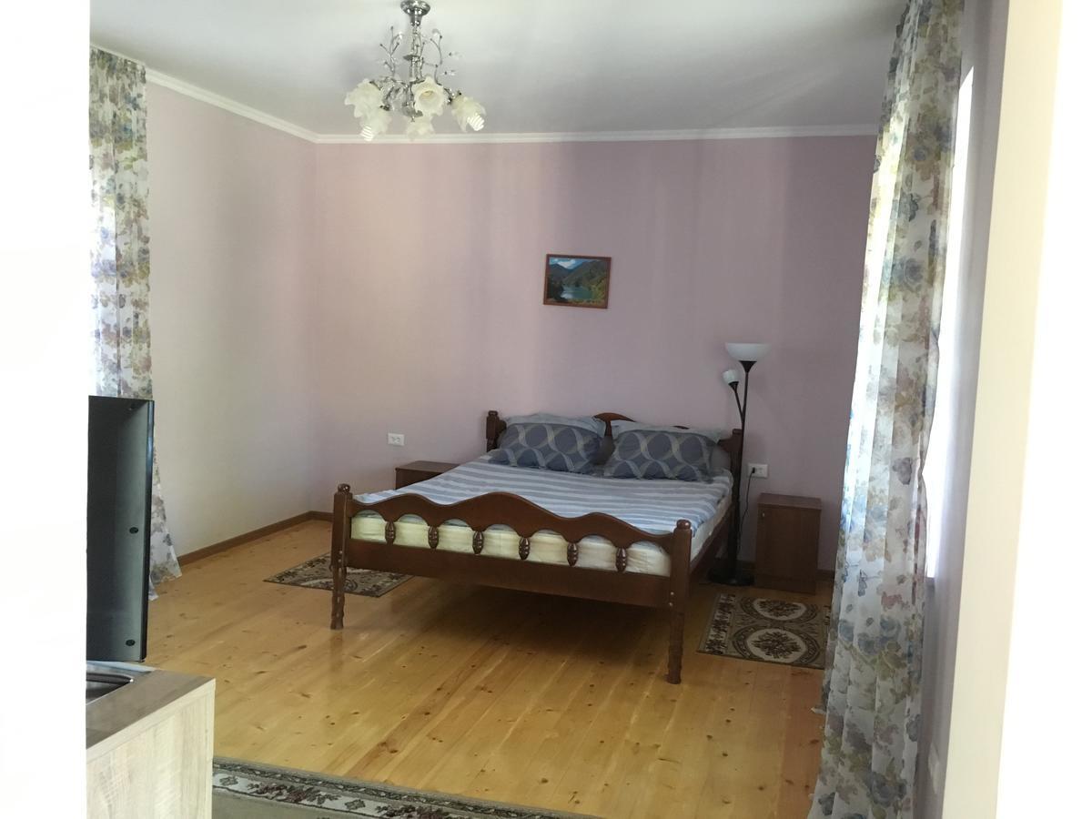 Guest House On Shakirbay 11 Sukhumi Exterior photo