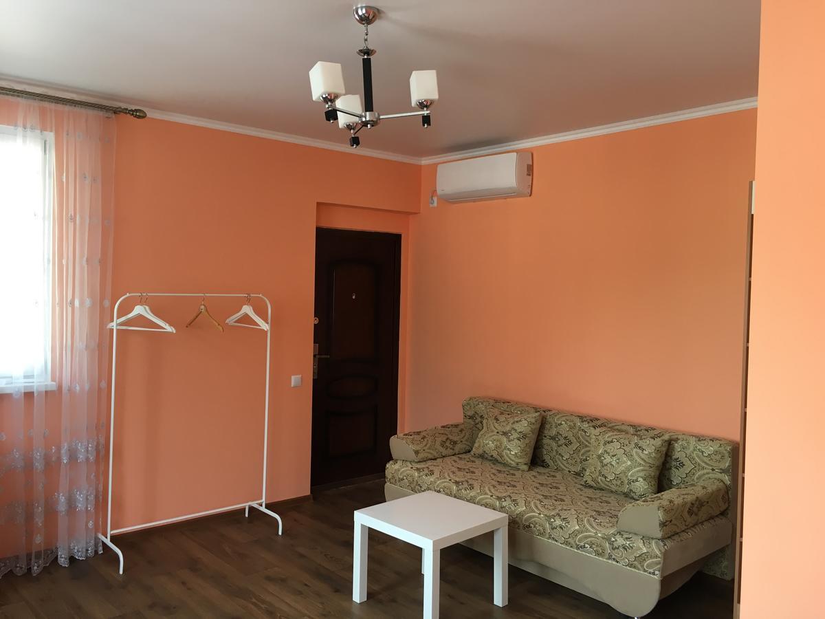 Guest House On Shakirbay 11 Sukhumi Exterior photo
